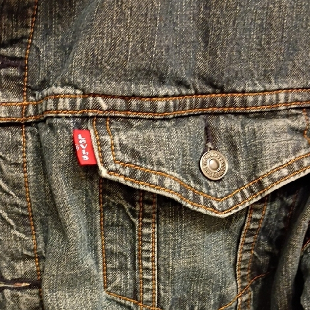 Levi's Classic Denim Jacket with Beige Collar - Picture 3 of 5